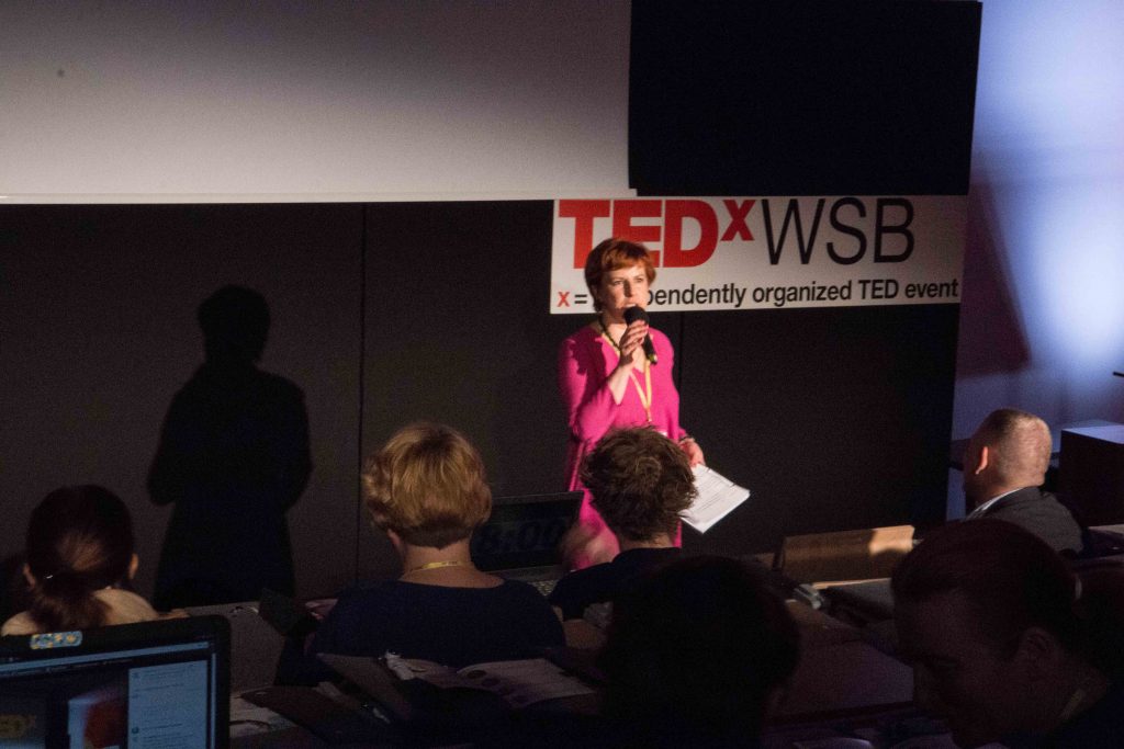 Agnieszka Lipka prowadzi TEDxWSB